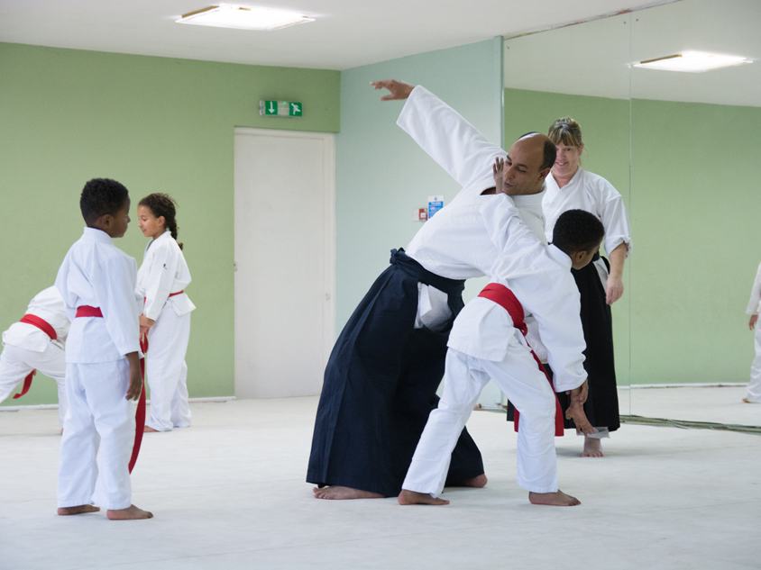 Hizashikan-child applying technique on sensei